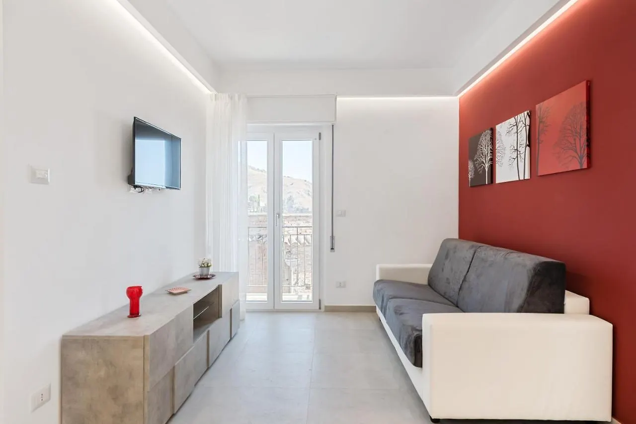 Cozy Apartment Near The Historic Center Taormina